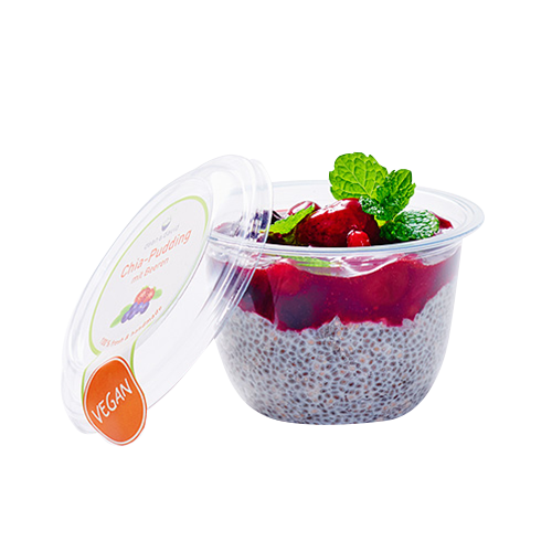 Chia Pudding mit roten Beeren