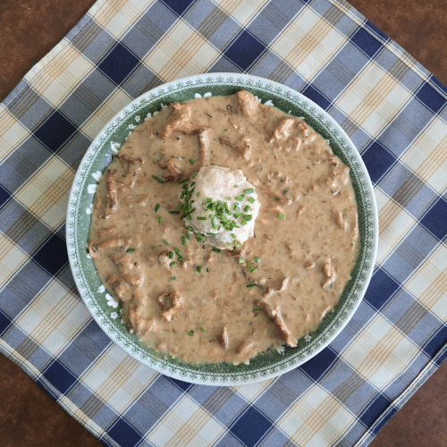 Eierschwammerlsauce mit Semmelknödel