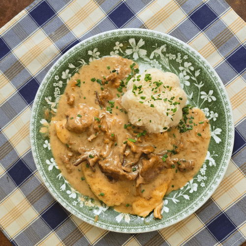 Hühnersteak mit Eierschwammerln und Reis