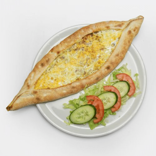 Pide mit Faschiertem, Käse und Ei (klein)