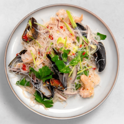 Meeresfrüchte-Glasnudeln-Salat (leicht scharf)