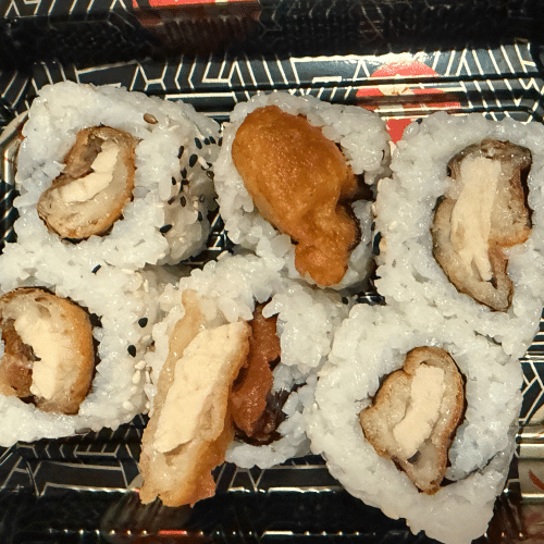 J16 Gebackenes Chicken mit Sesam maki 12 Stk