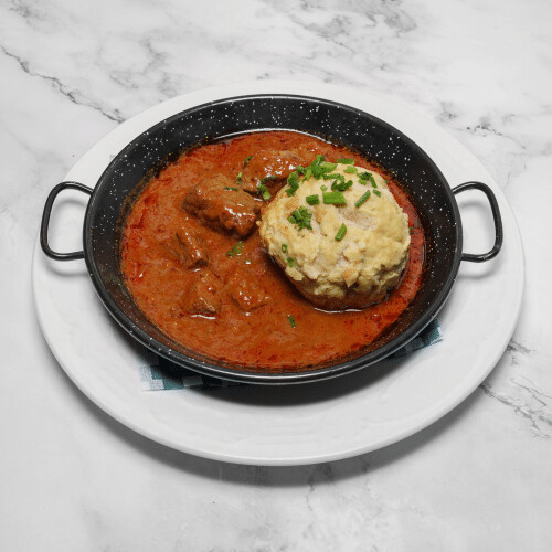 Rindsgulasch mit Knödel