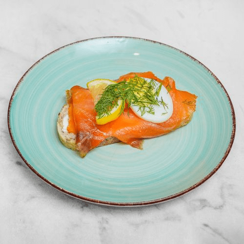 Belegtes Brötchen mit Lachs