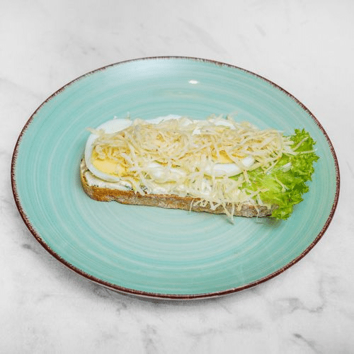 Belegtes Brötchen mit Ei und Kren (vegetarisch)