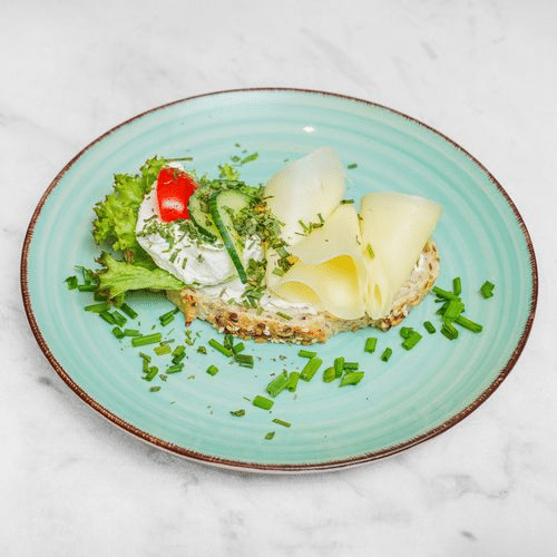 Belegtes Brötchen mit Gouda (vegetarisch)