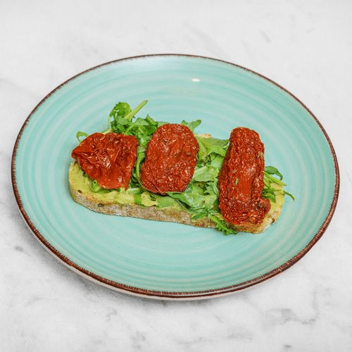 Belegtes Brötchen mit Guacamole (vegan)