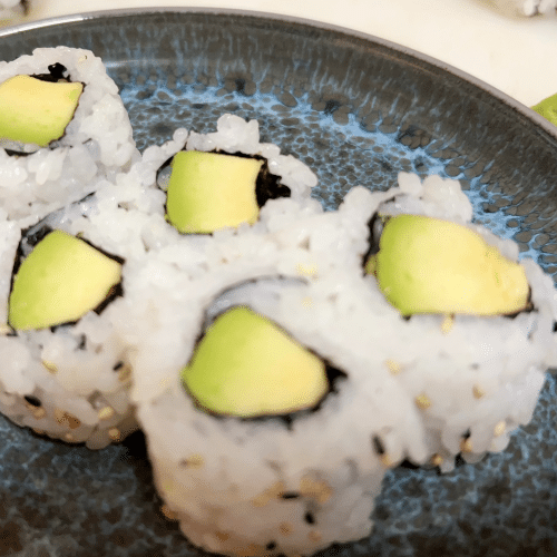 Sesam Avocado Maki (vegetarisch, 12 Stück)