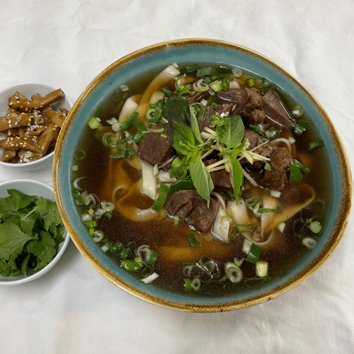 Nudelsuppe mit Rindfleisch