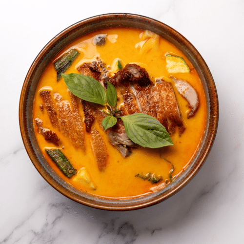 Hauptgericht-Mittags-Menü - Yellow Curry Huhn (scharf)