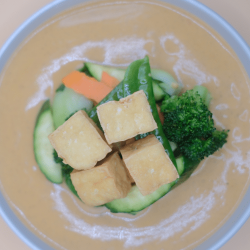 Erdnusssauce mit Tofu