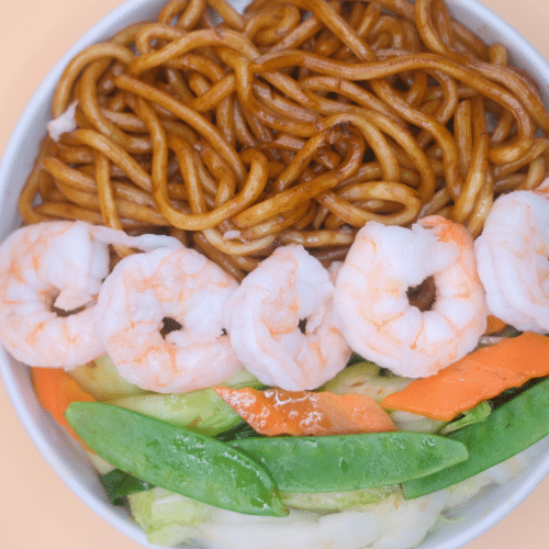 Gebratene Udon nach vietnamesische Art mit Garnelen