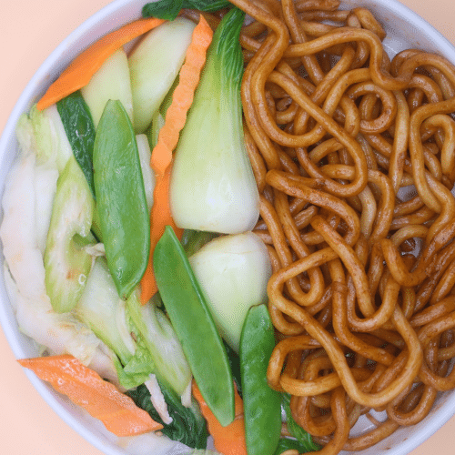 Gebratene Udon nach vietnamesische Art mit Gemüse