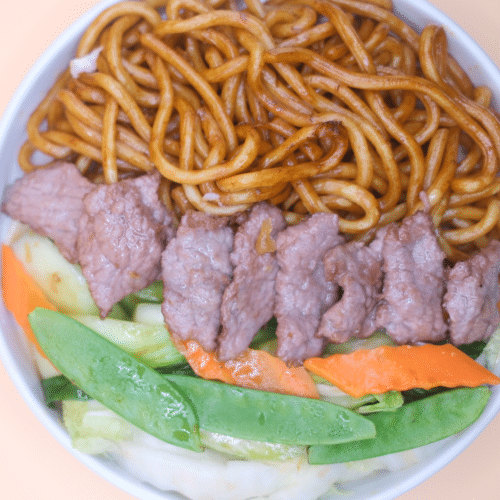 Gebratene Udon nach vietnamesische Art mit Rindfleisch