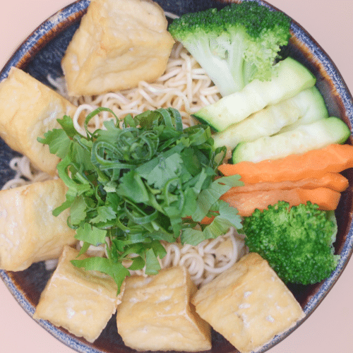 Ramen Nudeln mit Tofu und Gemüse