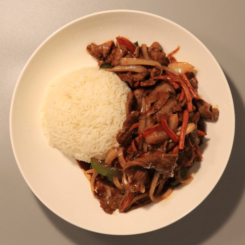 Rindfleisch mit Zwiebeln (klein)