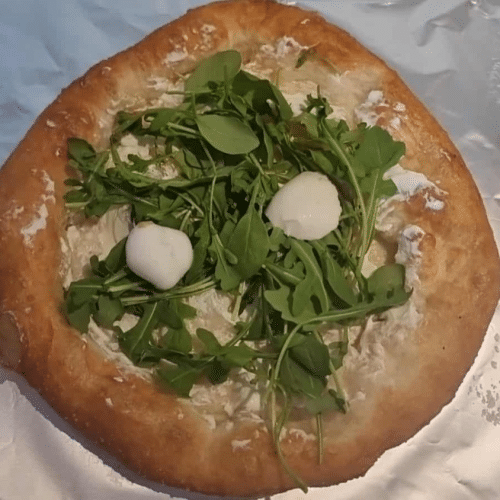 Langos Rucola u.Buffallamozzarella