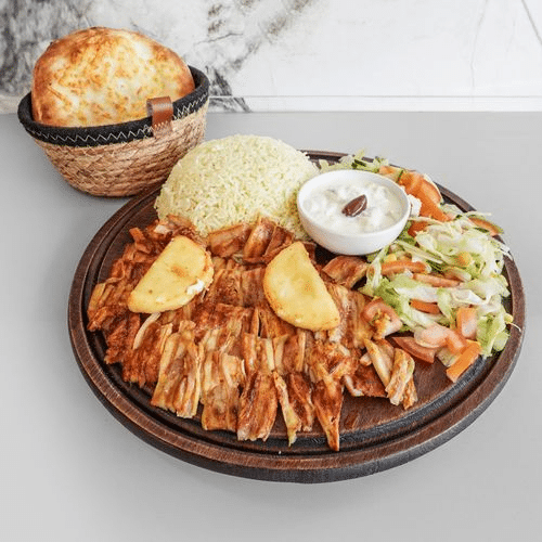 Hühner Kebab-Teller mit Feta