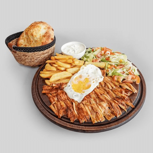 Hühner Kebap-Teller mit Spiegelei
