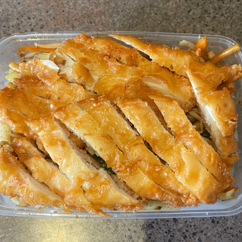 Gebratene Udonnudeln mit knusprigem Huhn