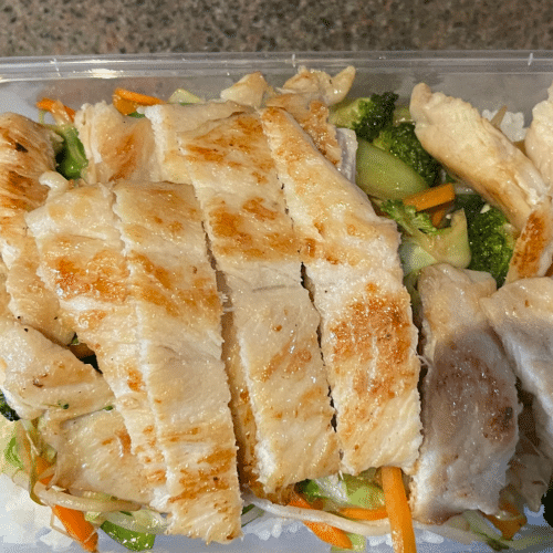 Reis mit gegrilltem Huhn