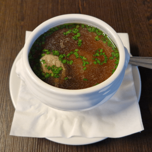 Rindsuppe mit Leberknödel