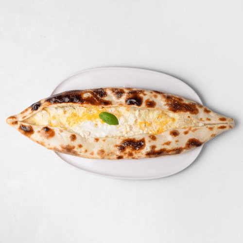 Pide mit Schafskäse und Ei
