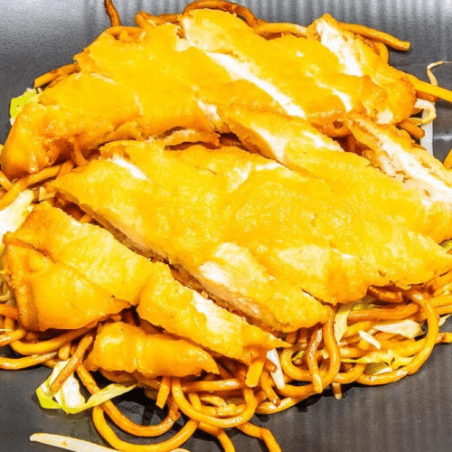 Knuspriges Huhn mit Nudeln und Gemüse