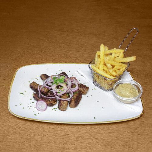 Cevapcici mit Pommes