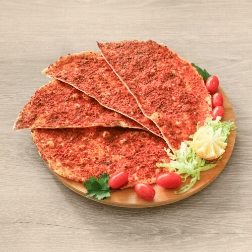 Lahmacun mit Salat