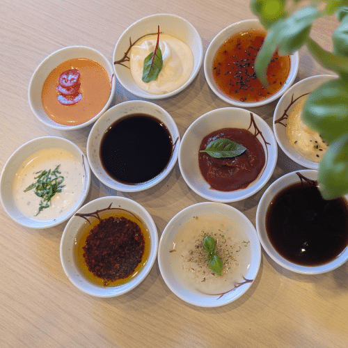 Olivenöl mit eingelegten Chiliflocken, scharf & aromatisch