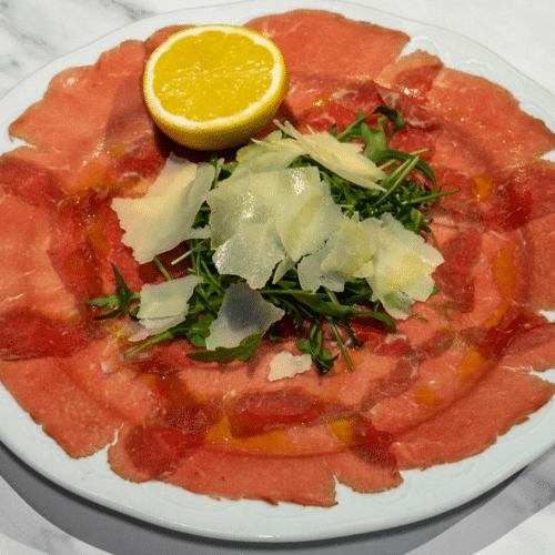 Klassiker Carpaccio di Manzo con Rucola e Parmigiano