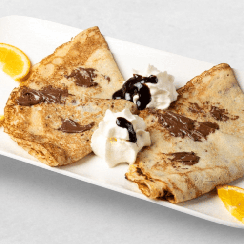 Palatschinken mit Nutella, Nüssen und Schlagobers