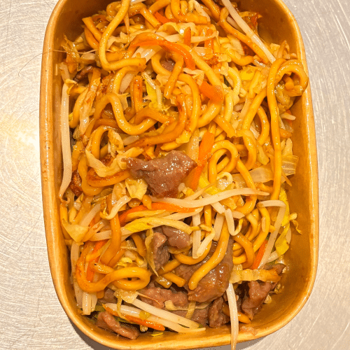 Gebratne Nudeln mit Rindfleisch