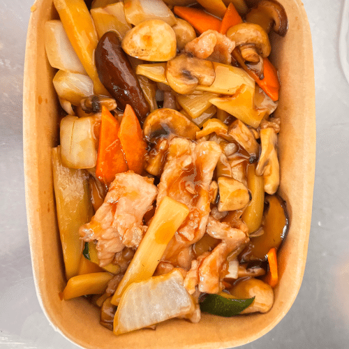 Schweinefleisch mit Bambus und Pilzen