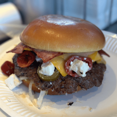 Smash Burger  Feta Bacon & Chili mix mit Pommes Beilage